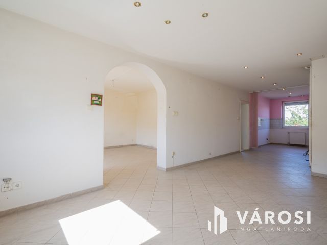 Napfényes, erkélyes tégla lakás, tároló és garázs opcióval