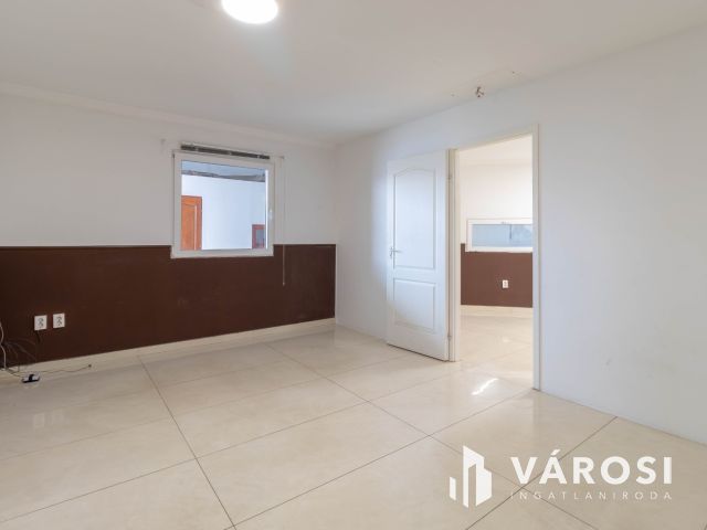 800 m2-es raktár irodablokkal M0 lehajtótól 3 km-re